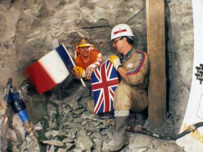 "Gdy obie strony kopiÄ…ce Eurotunel spotkaÅ‚y siÄ™ po raz pierwszy w 1990"