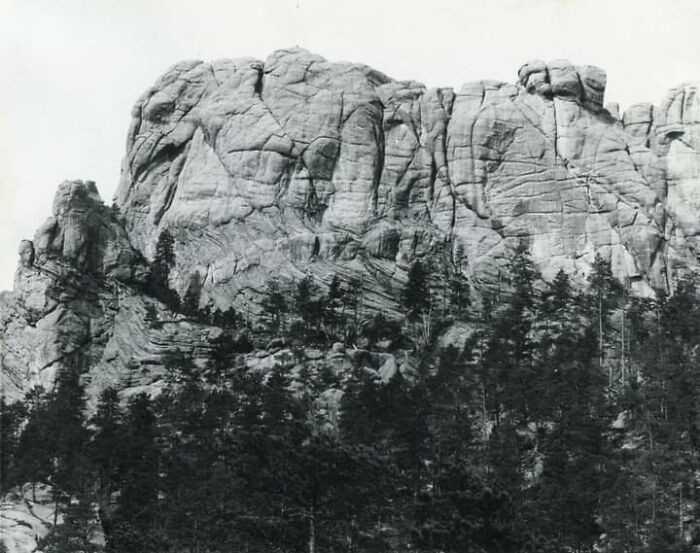 "Mount Rushmore bez twarzy prezydentÃ³w, 1905"