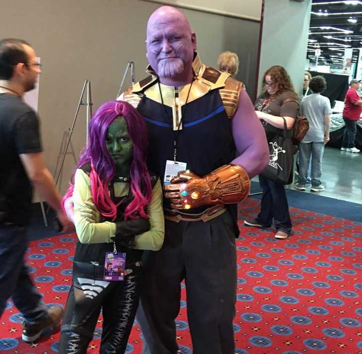 "Cosplay ojca i cÃ³rki. Dziewczynka uÅ›miechaÅ‚a siÄ™ od ucha do ucha, ale gdy przyszedÅ‚ czas na zdjÄ™cie, od razu wcieliÅ‚a siÄ™ w rolÄ™."