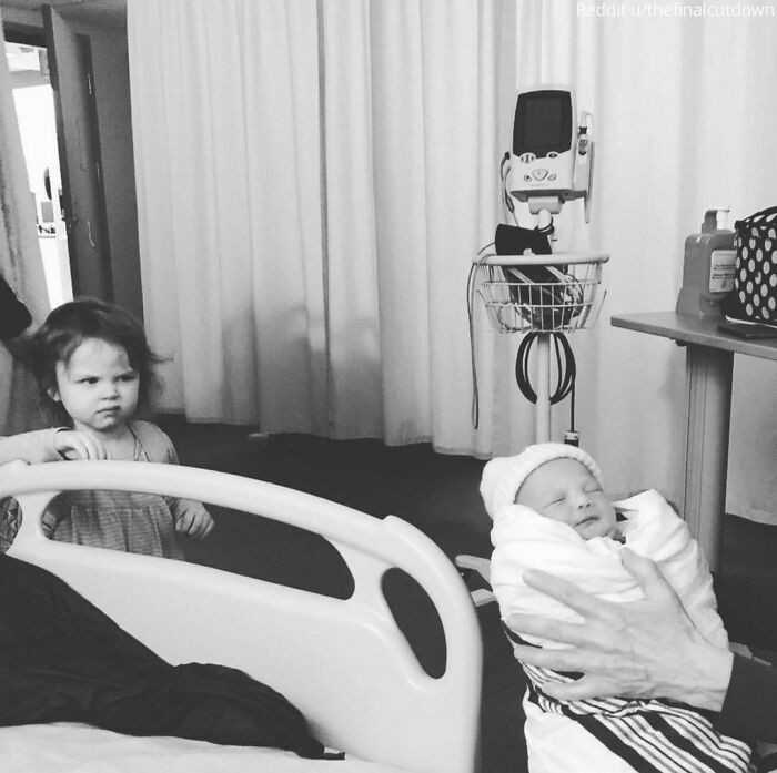 13. "Moment, w ktÃ³rym moja najstarsza cÃ³rka poznaÅ‚a swojÄ… maÅ‚Ä… siostrzyczkÄ™."