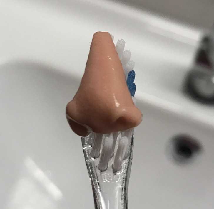 "Moja pasta do zÄ™bÃ³w wycisnÄ™Å‚a siÄ™ w ksztaÅ‚cie nosa."