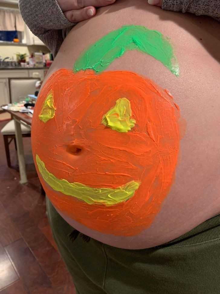 "Nie bÄ™dÄ™ miaÅ‚ zbyt duÅ¼o okazji, by namalowaÄ‡ dyniÄ™ na brzuszku Å¼ony. SzczÄ™Å›liwego Halloween!"