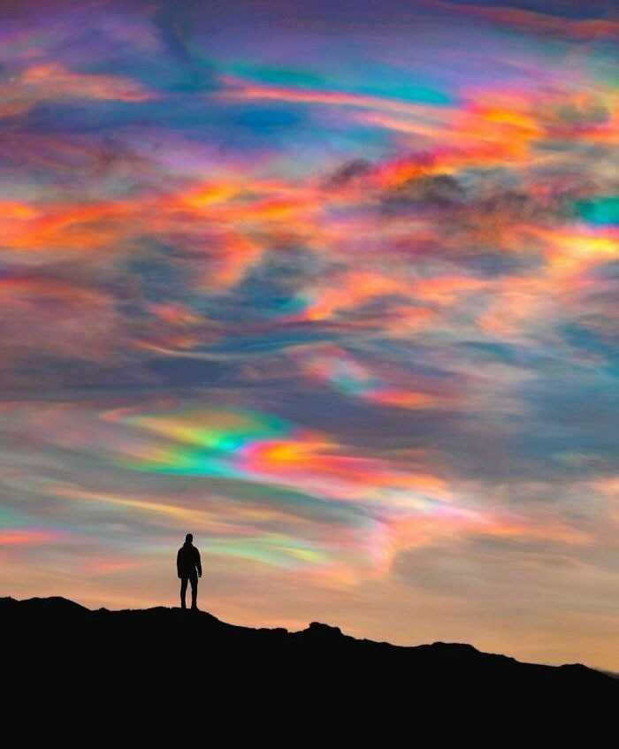 1. Polarne chmury stratosferyczne nad IslandiÄ…